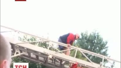 У Львові божевільний взяв в заручники жінку