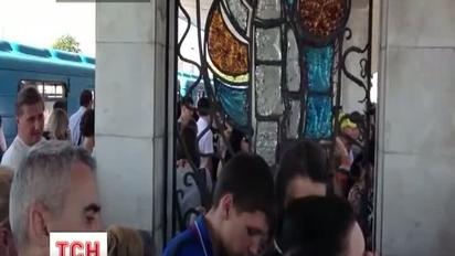 У київському метро чоловік стрибнув під потяг