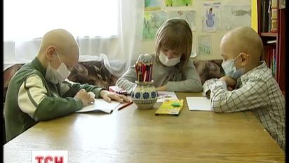 У Охматдиті провели свято Першого дзвоника для онкохворих дітей