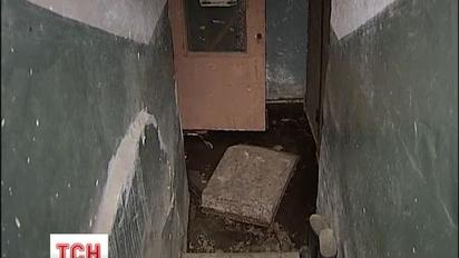 У Києві на Печерську будинок затопило фекаліями