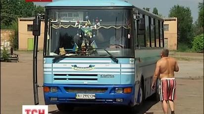 На Київщині невідомі спалили шість пасажирських автобусів