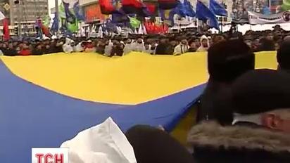 Кілька тисяч людей зібрала опозиційна акція "Вставай, Україно" в Івано-Франківську