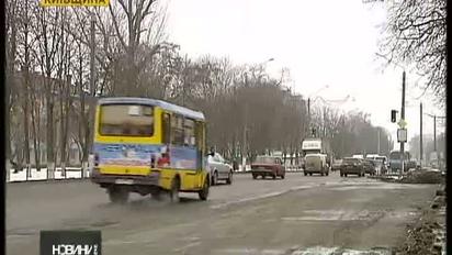 Псевдосвященик за гроші на храм освячував автівки під світлофорами