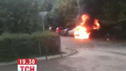 У столиці серед білого дня  спалахнув позашляховик BMW