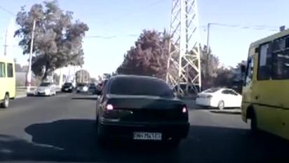 В Одесі Mercedes розбив три машини