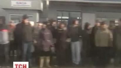 В негоду міську електричку штурмують  пасажири