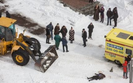 Киянка загинула під колесами трактора, що прибирав сніг