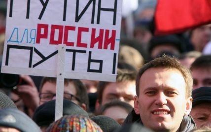 Навальний прогнозує Росії проблеми з економікою і НАТО в разі анексії Криму
