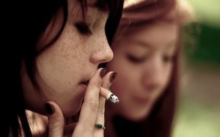Попередження про шкоду цигарок ніяк не впливають на малолітніх курців