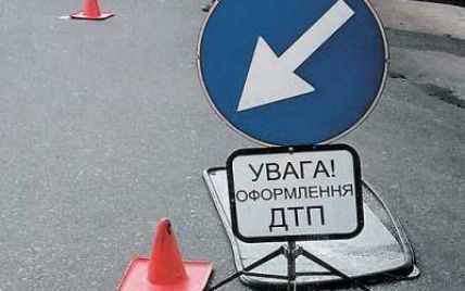 У Києві маршрутка ледве не впала у Дніпро через відмову гальм