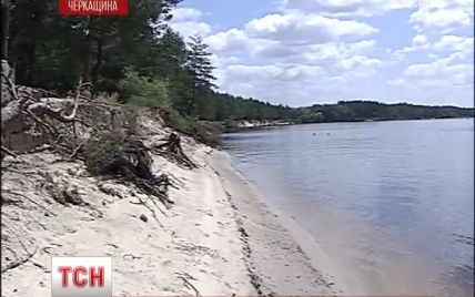 На Черкащині вирубують гектари лісу та закривають Дніпро від людей заради баз відпочинку