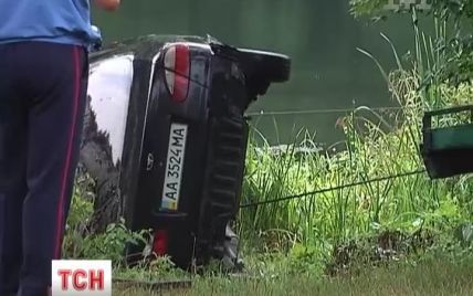 Молоді українці втопилися в річці разом із машиною