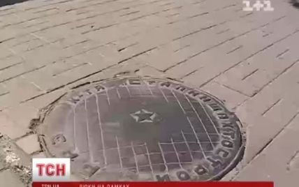 У Донецьку на каналізаційні люки поставили замки і сигналізацію