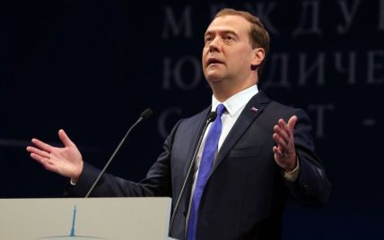 Путину "надоел" Медведев и он хочет отправить его в отставку - СМИ