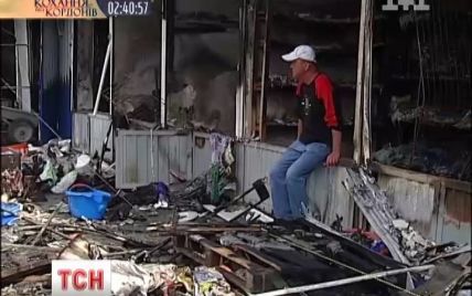 Продавцям ринку біля "Героїв Дніпра" можуть відшкодувати збитки, завдані великою пожежею