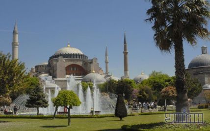 Стамбул пропонує туристам чудові екскурсії, смачну кухню і багату культуру