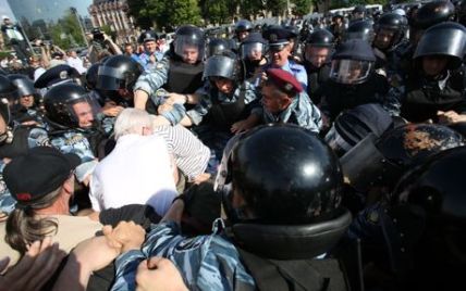 У Києві активістів мітингу опозиції затримали та звинуватили в опорі працівникам міліції