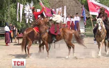 У Києві козаки і козачки святкували День цвітіння черемхи