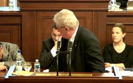 Міністр закордонних справ Чехії заснув під час виступу президента