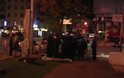 У Києві п'яна дівчина на "Хонді" розбила дві машини і ледь не влетіла у синагогу