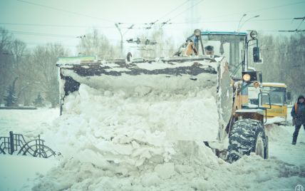 У Києві вирішили скидати тонни снігу біля річки Либідь