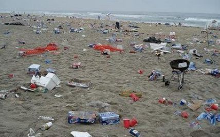 В Одесі на всіх пляжах заборонили купатися, бо зливи зіпсували воду в морі