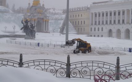 Сніговий ступор: чому негода щоразу застає Київ зненацька