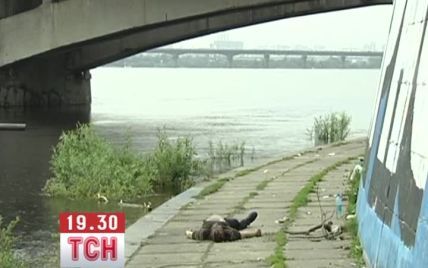 У Дніпрі в Києві виловили труп, який прибило до прогулянкового катера