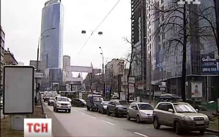 Бульвар у центрі Києва може провалитися під землю будь-якої миті