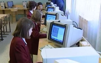 Українським школярам пообіцяли онлайн-підручники