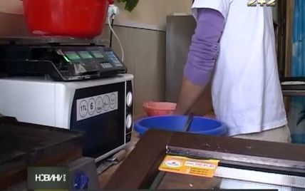 У Києві спритники продавали "веселу шаурму" з травичкою