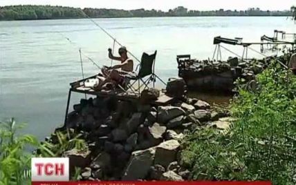 На Дніпрі рибалки збудували свій Київ