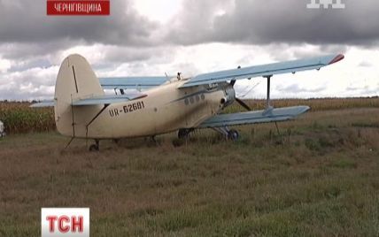 На Чернігівщині пілоти літака дивом не підсмажилися на лінії електропередач і позбавили людей світла