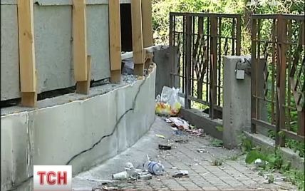 Спалений у Києві ресторан "Аура" виявився нікому не потрібним і тепер приймає безхатьків