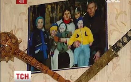 Багатодітна родина із Києва добивається для померлої матері-героїні медалі