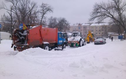 Кияни відлупцювали водія за те, що влаштував на вулиці звалище снігу