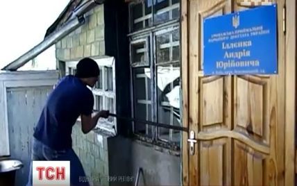 У Києві вчительку з боєм викинули з будинку, що стоїть на "золотій" землі