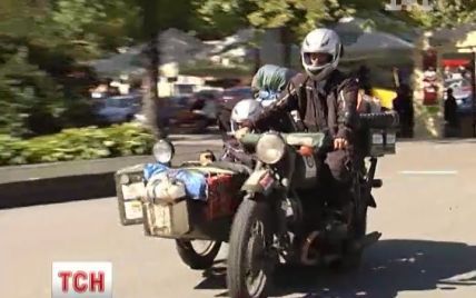 Пара українських байкерів подолала на старенькому мотоциклі майже 20 тисяч км