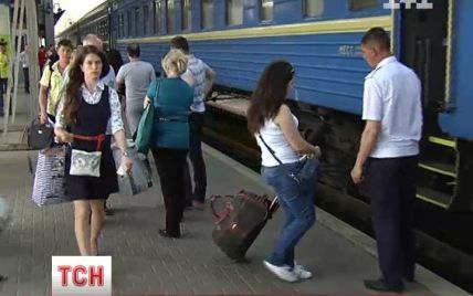 Проїзд у "вбитих" українських поїздах подорожчає
