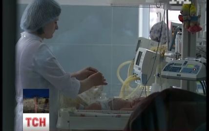 У Києві матір-зозуля залишила біля дитячого будинку немовля