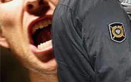 На Одещині журналіст покусав міліціонера та розтрощив СІЗО