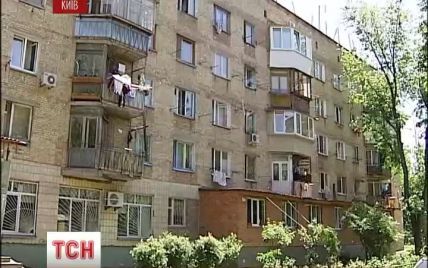 Київську багатоповерхівку атакували гриби