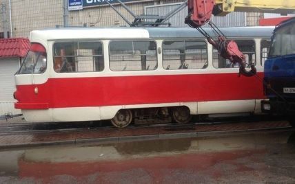 У Києві розпочався безстроковий страйк транспортників: на маршрути не виїхали трамваї