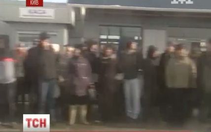 У Києві у годину пік скасували електрички: люди готові до штурму потягів