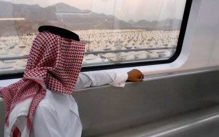 Групу чоловіків депортували з Саудівської Аравії за надмірну красу
