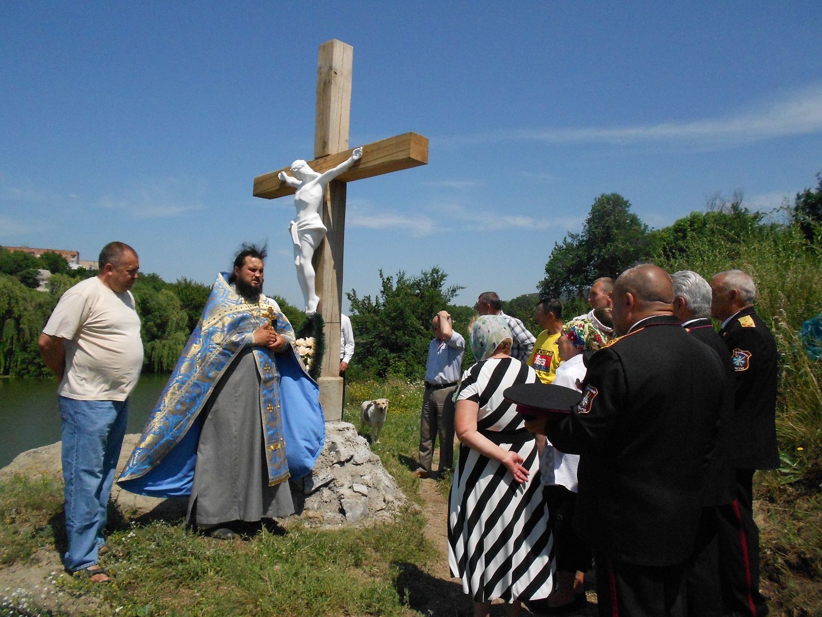Хасиди в Умані попсували розп'яття написами на івриті — Укрaїнa