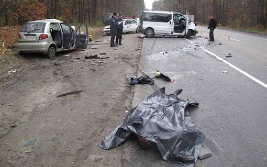 Автомобілі від сильного удару розкидало в різні сторони / © "Комсомольская правда" в Украине
