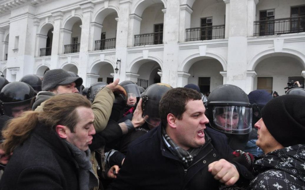 Біля Гостинного двору побилися депутати / © facebook.com/alex.zakletsky