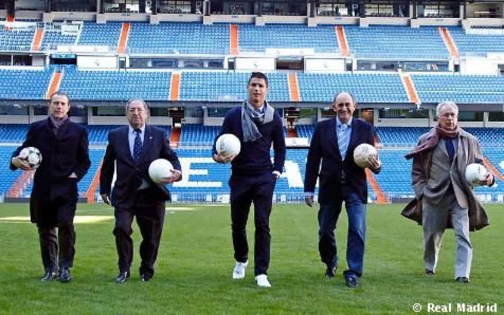 Роналду з іншими легендами "Реалу" / © realmadrid.com
