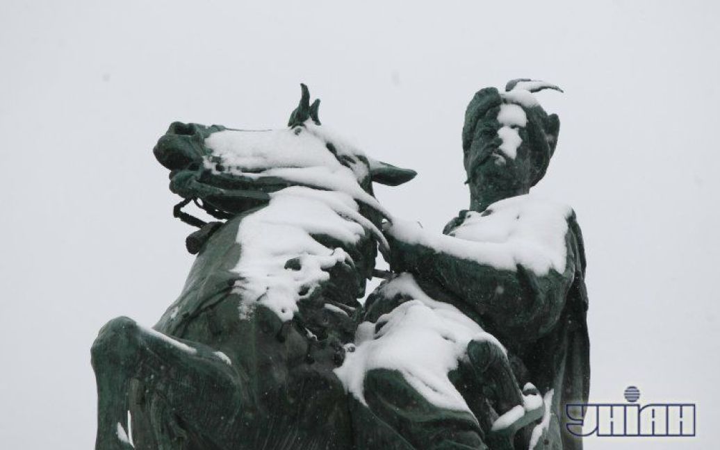 Київ перетворився у великий сніговий замет / © УНІАН